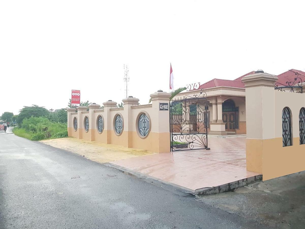 Oyo 1286 Syariah Aceh House Hotel 2*